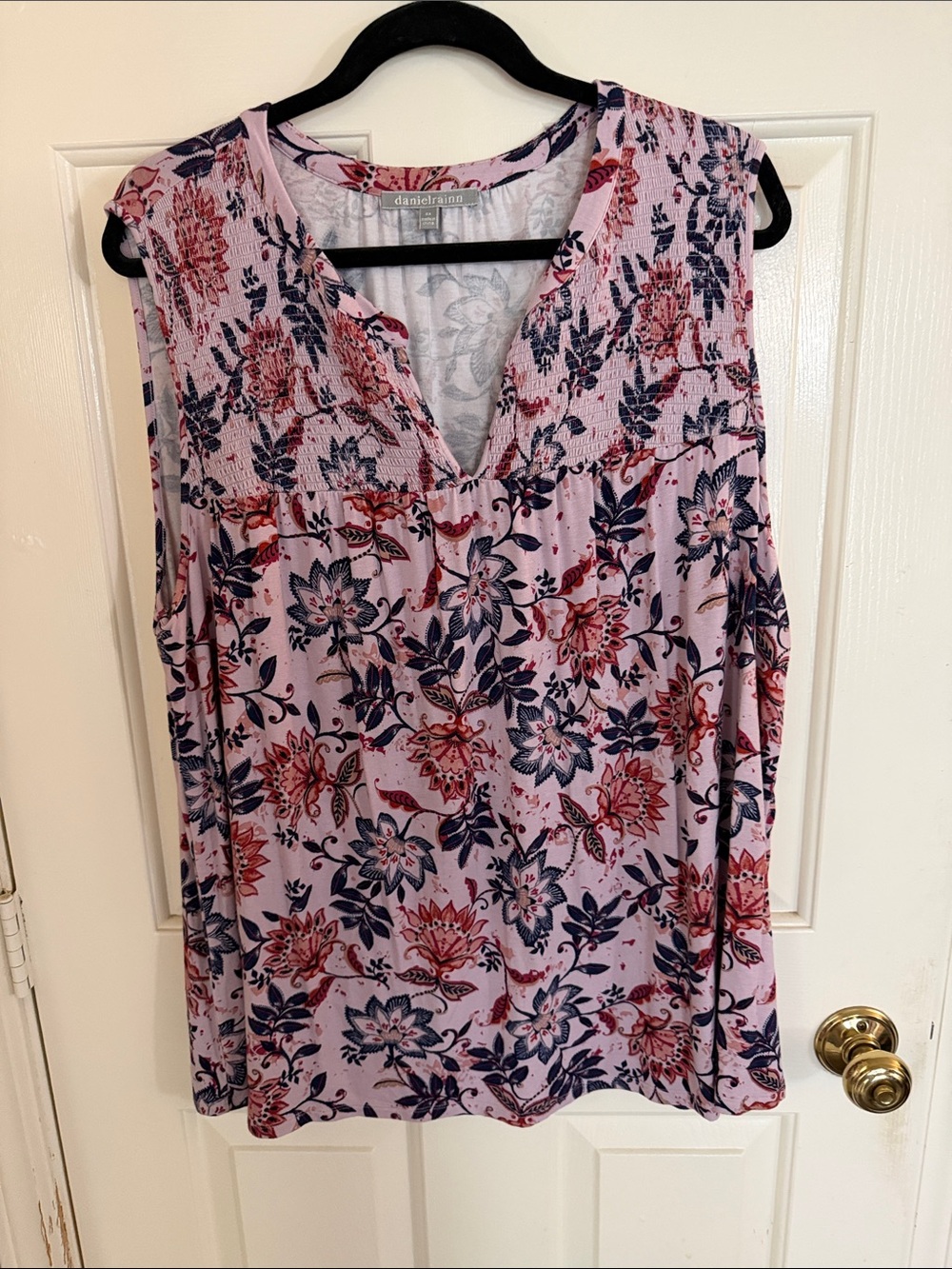 Light Pink Floral V-Neck Sleeveless Top